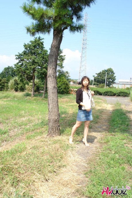 Japanese babe Karin Asahi reveals her big tits and hot pussy outdoors - Photo 5