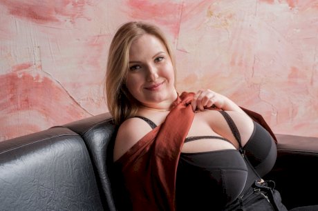 Chubby MILF Kira Liv shows off her big tits in a compilation wearing lingerie - Photo 3