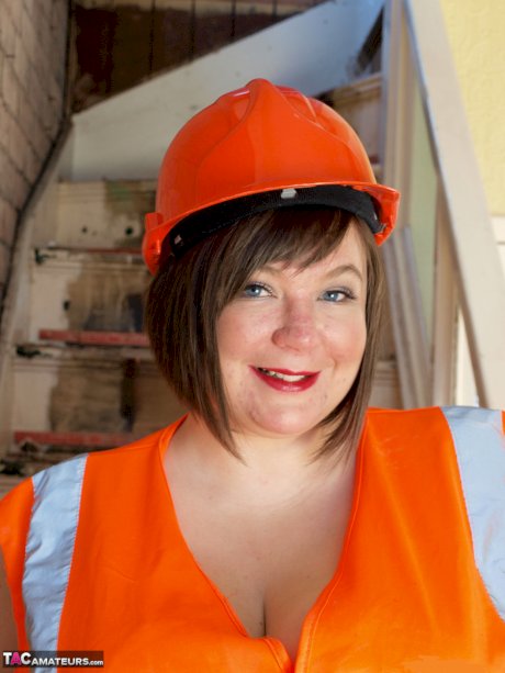 Amateur fatty Roxy gets naked on a staircase in a hardhat and boots