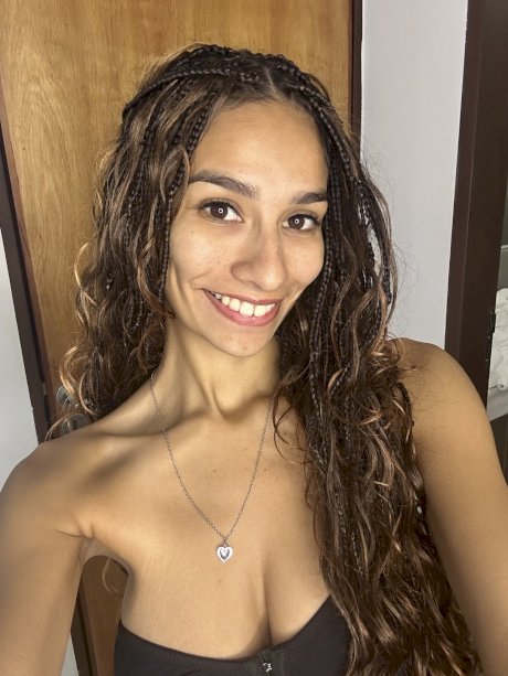 Solo girl with long wavy hair Nina Foxie poses for a non-nude session - Photo 19