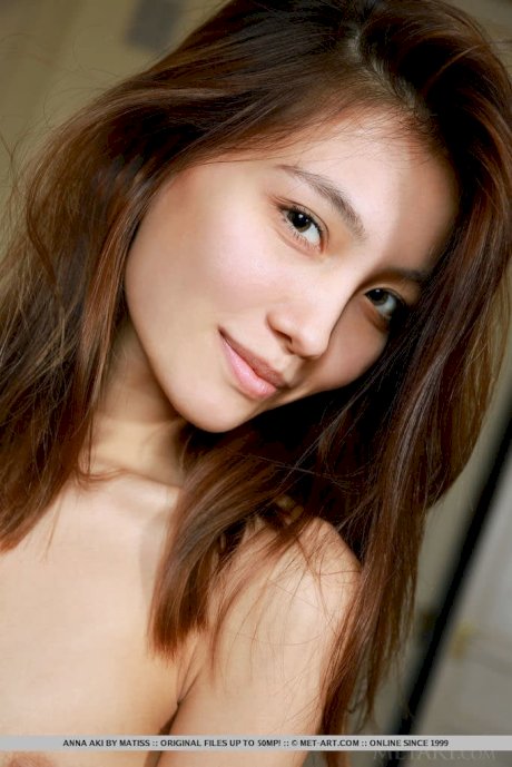 Jeans clad Asian strips to squat with her legs open wide to show her clit - Photo 18