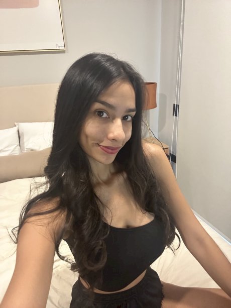 Solo girl with long wavy hair Nina Foxie poses for a non-nude session - Photo 11