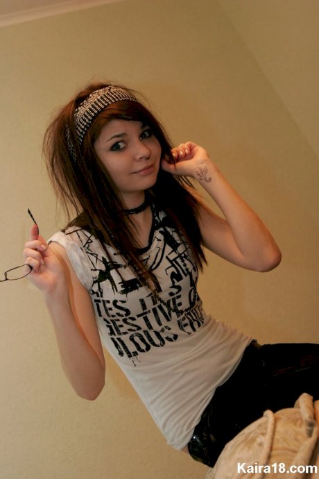 Solo girl Kaira 18 takes off her glasses while fully clothed - Photo 11