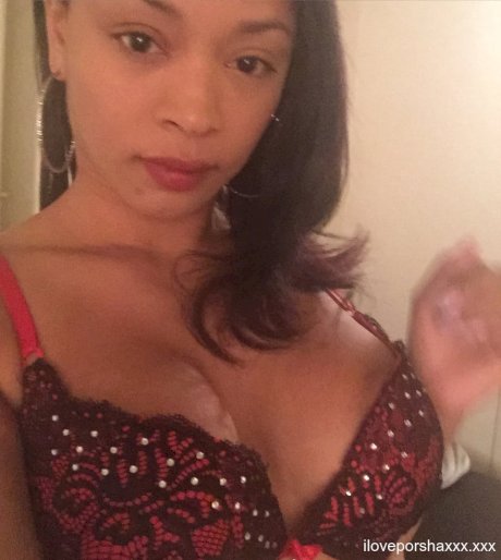Sexy Latina girl takes mirror selfies while wearing a bra and panty set - Photo 8