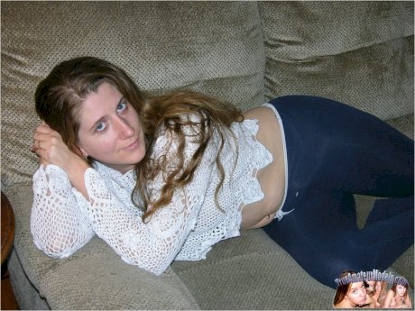 Chubby housewife takes a cumshot on trimmed muff after sex on her bed