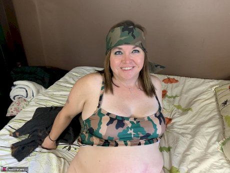 Overweight amateur dildos her asshole during solo action on her bed