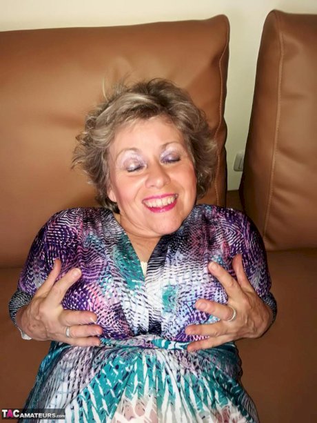 Mature woman hikes up her dress to finger fucked her moist beaver in nylons