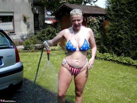 Older blonde Tiffany Pearl washes her car while wearing a bikini - Photo 12