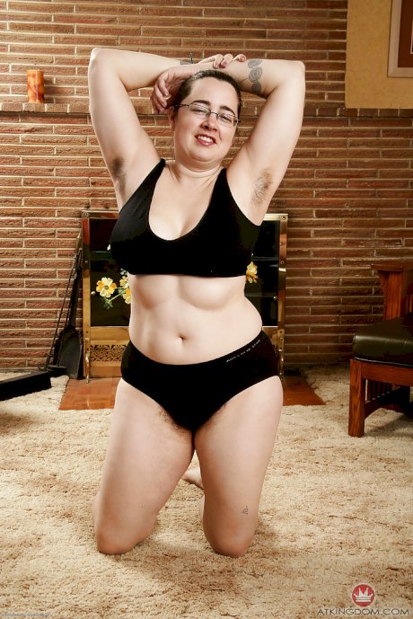 Mature plumper with hairy legs unveiling large hanging tits in glasses