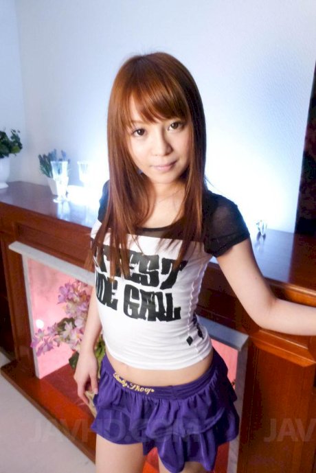 Redheaded Japanese girl Maomi Nakazawa squirts while being fucked