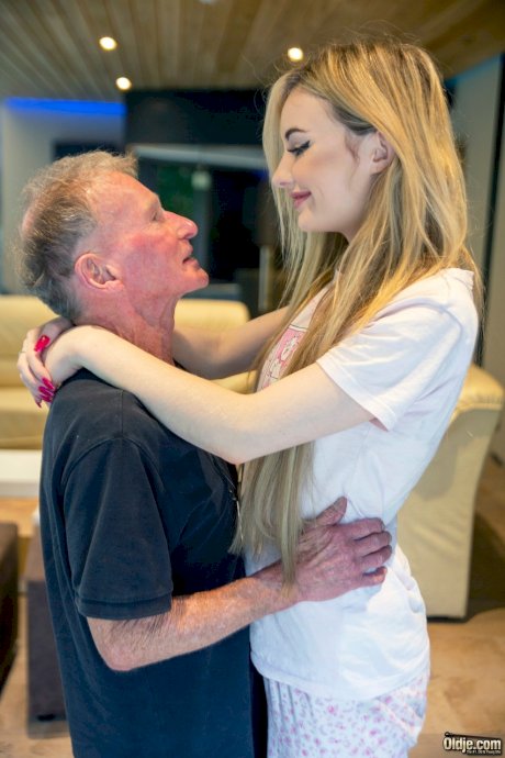 Teenage vixen Baby Kxtten	gets fucked by a tiny grandpa while standing