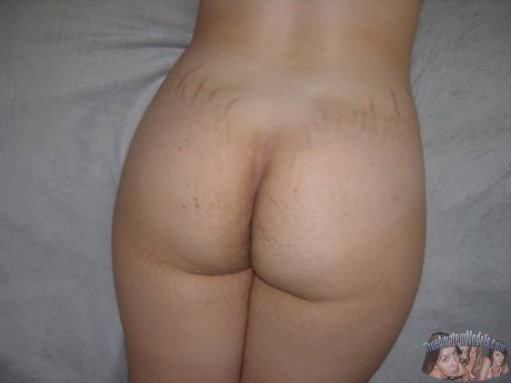 Thick amateur flaunts her big butt and snatch in the nude around the house - Photo 6