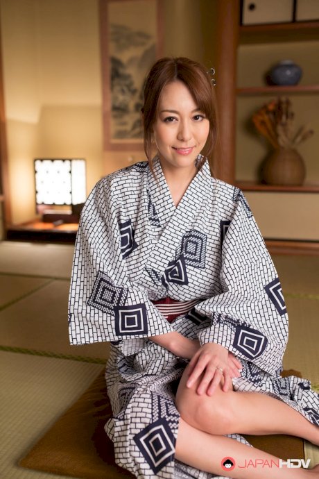 Japanese beauty Akari Asayiri teases in a kimono as well as a summer dress - Photo 5