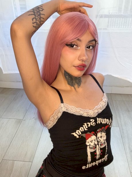 Skinny tattooed teen Vip Lunar Ivy displays her shaved pussy up close - Photo 2