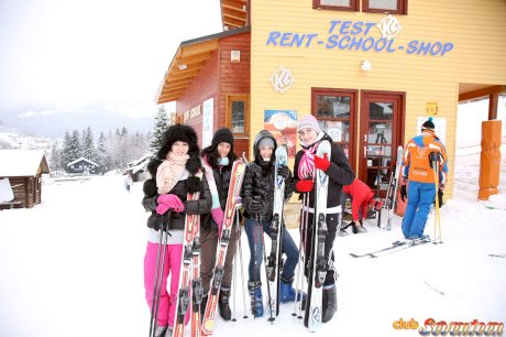 Teen girls play lesbian sex games after a day of hitting ski slopes