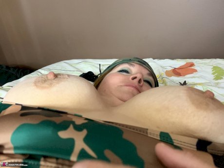 Overweight amateur dildos her asshole during solo action on her bed