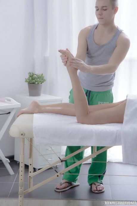 Cute Asian teen Veiki has sex with her masseur while sporting pigtails - Photo 5