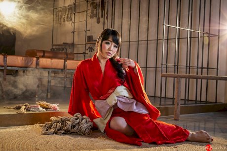 Japanese female Sakura Kurokawa is suspended from the ceiling by rope - Photo 5