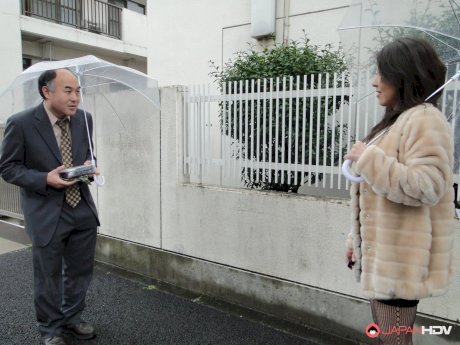 Asian girl Jun Sena fucks a rich old man in the presence of his other sluts - Photo 3