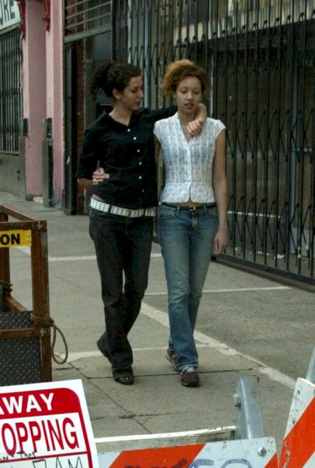 Jamie is masturbated with an electrical toy by a lesbian while out for a walk - Photo 6