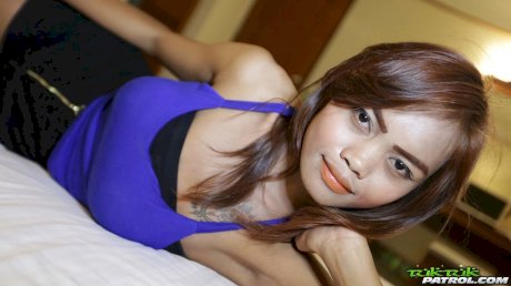 Young Thai girl receives an internal cumshot after fucking a sex tourist