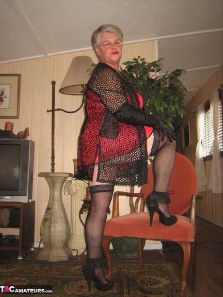 Old lady Girdle Goddess casts off lingerie to pose nude in hosiery and gloves