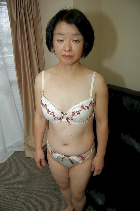 Mature Asian woman Tomoe Nakamachi undresses to reveal tiny tits - Photo 8