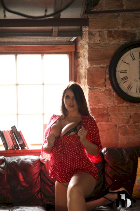 Brunette fatty Terri Lou doffs her red dress and flaunts her curves in a solo