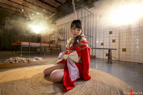 Japanese female Sakura Kurokawa is suspended from the ceiling by rope - Photo 6