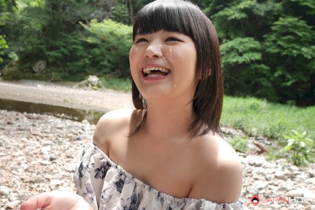 Japanese babe Tsuna Kimura gets jizz in her mouth while giving head outdoors