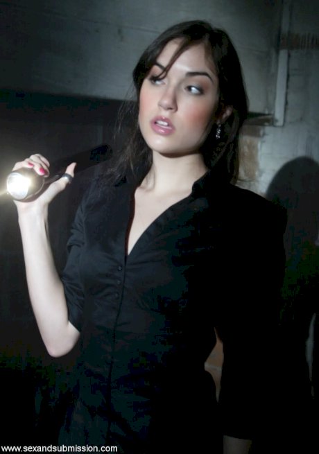 Brunette journalist Sasha Grey gets a rough face fuck in the armory at night - Photo 10
