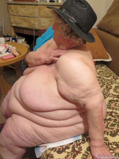 Oma Geil starring Elephantine Nude Pictures