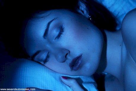 Brunette journalist Sasha Grey gets a rough face fuck in the armory at night - Photo 9