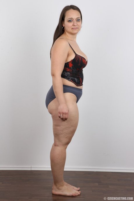Chubby Czech mature woman Helena gets naked at the castings