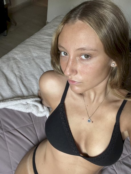 Teen amateur Estell Aily unveils her fat ass and covers her boobs