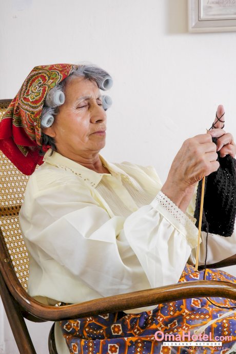 Kinky granny Miss Pinay masturbates while waiting for her hair to curl
