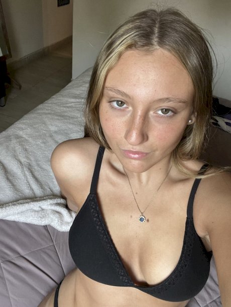 Teen amateur Estell Aily unveils her fat ass and covers her boobs