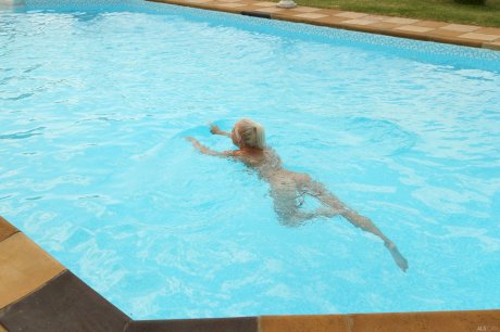 Sweet blonde teen Lola exposes her hot body before peeing poolside