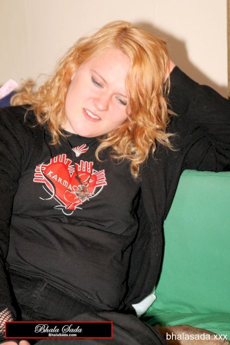 Redheaded fatty strips her sweatshirt and shows her cleavage in a black bra