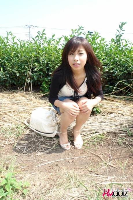 Japanese babe Karin Asahi reveals her big tits and hot pussy outdoors - Photo 7