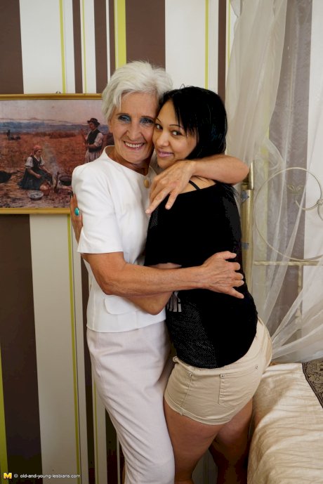 Horny granny and her teen lover kiss before lesbian sex commences - Photo 2