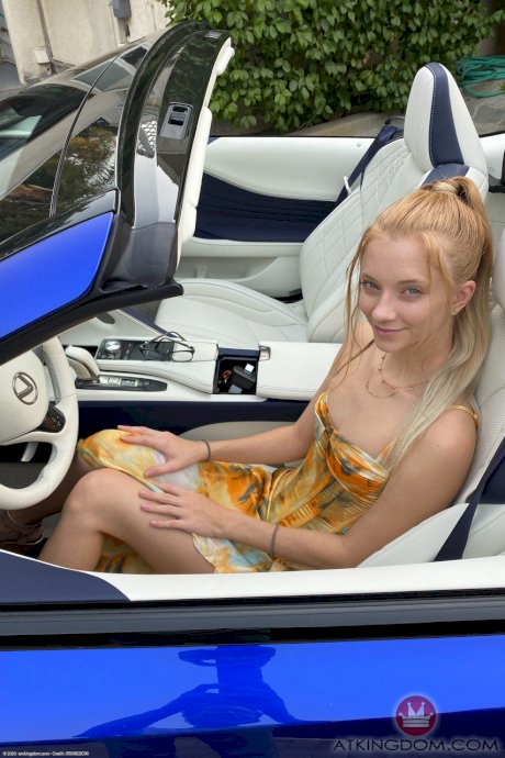 Teen Riley Star spreads her legs in a car to show her twat with a tampon 