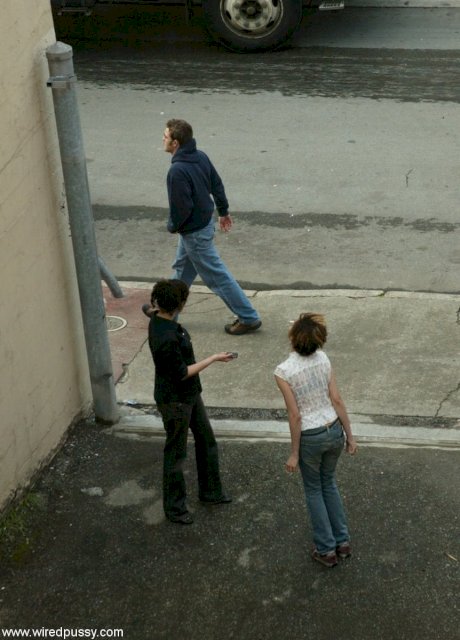 Jamie is masturbated with an electrical toy by a lesbian while out for a walk - Photo 21