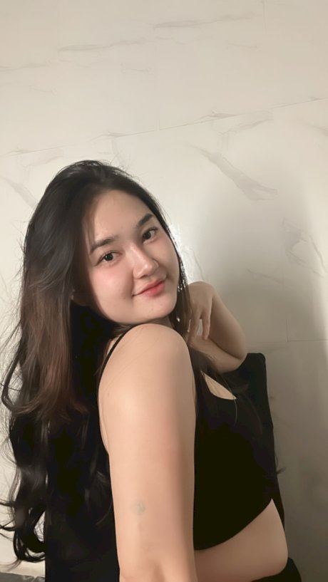 Petite Asian teen Lotus Huahang flaunts her big bum and natural tits