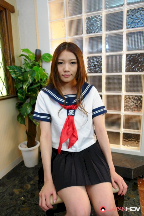 Japanese schoolgirl Aoi Yuki ties her legs with a rope and toys her hairy muff