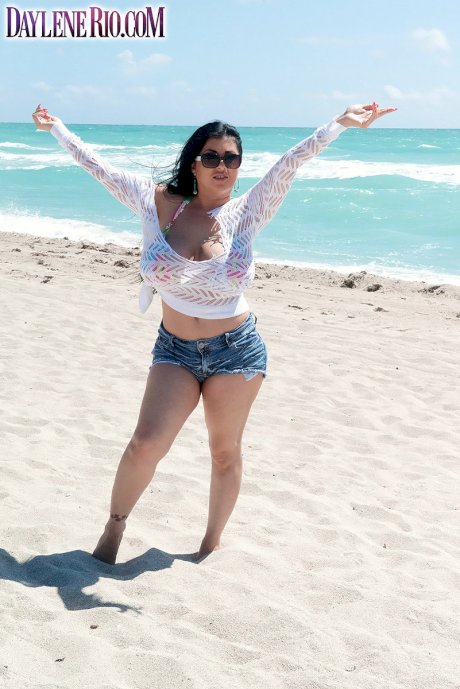 Mature fatty Daylene Rio frees big saggy tits to catch some rays at the beach