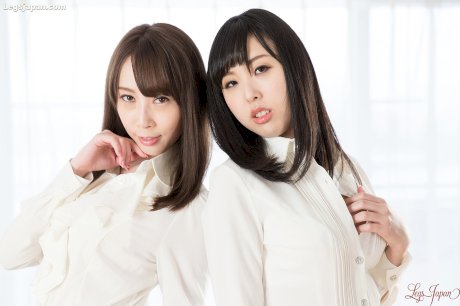 Cute Japanese girls show off their sexy feet and perfect legs