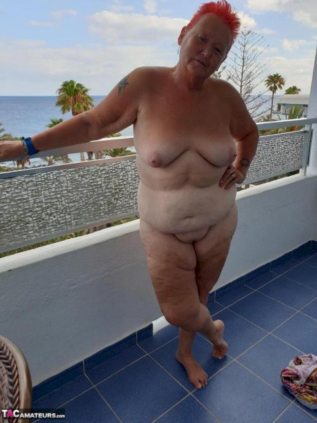 Fat nan Valgasmic Exposed sports short red hair while butt naked on a balcony