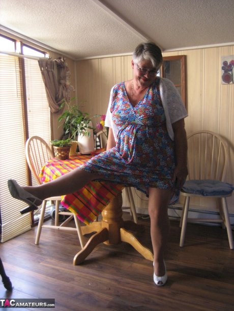 Fat granny Girdle Goddess exposes her huge boobs in a girdle and nylons