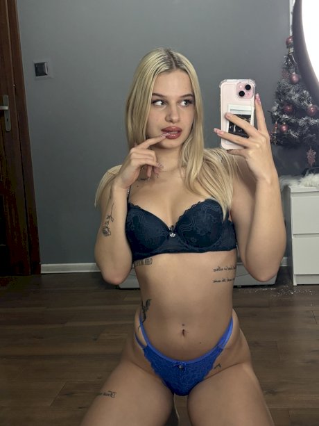 Hot babe YourBlondie Wiki shows off her big ass wearing sexy panties